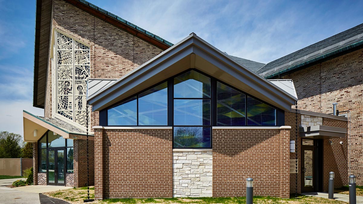 holy-apostles-chapel-catholic-architecture-new-berlin-wi