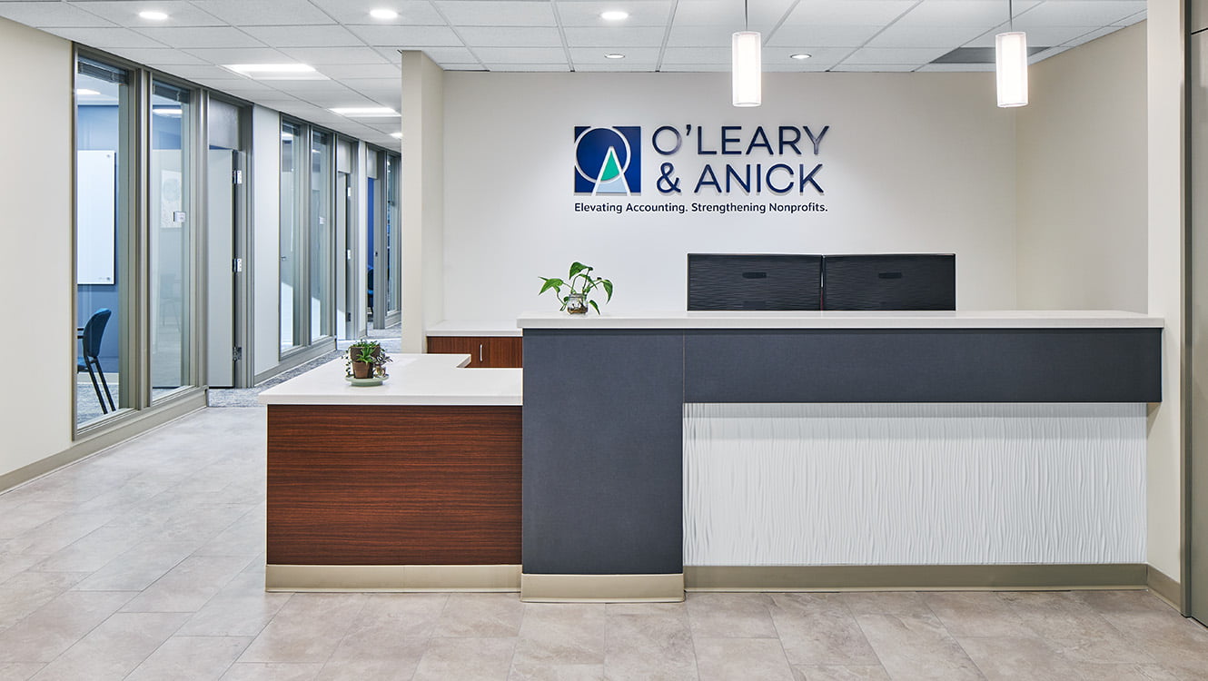 OlearyAnick Front Desk_002-WEB